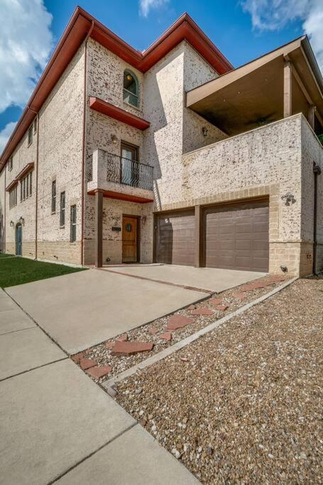 Vila Business Friendly 3 Story Duplex Mins To Bars And Shops Dallas Exteriér fotografie