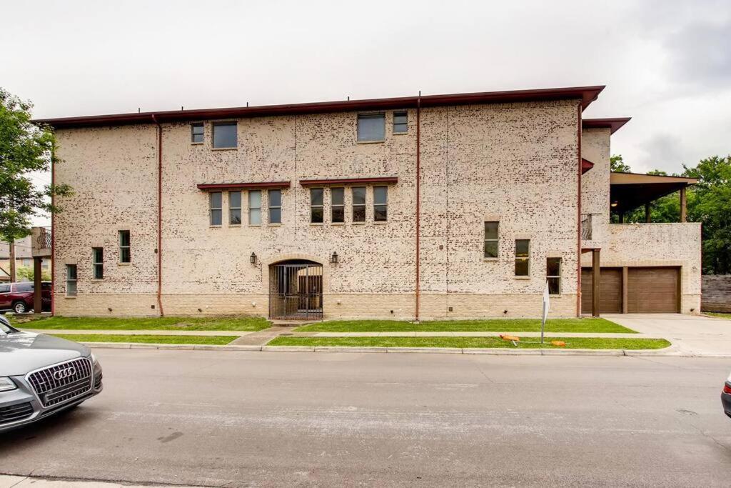 Vila Business Friendly 3 Story Duplex Mins To Bars And Shops Dallas Exteriér fotografie